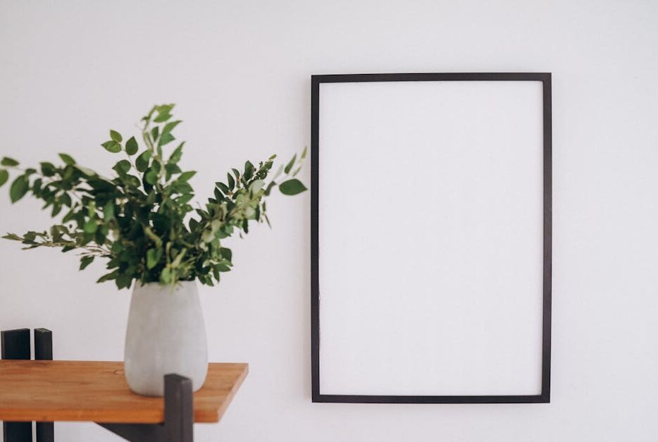 Lamele ścienne w mieszkaniu: materiały, montaż krok po kroku, akustyka i realne koszty