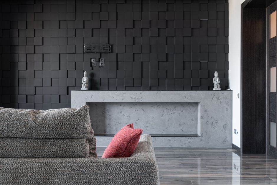 Beton architektoniczny w mieszkaniu: płyty czy mikrocement? Wybór, montaż krok po kroku i realne koszty